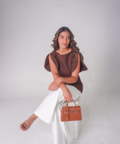 BLUSA CON CORTE ASIMETRICO